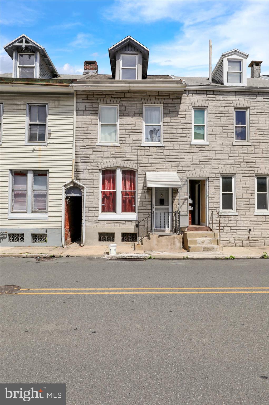 129 Poplar Street Reading, PA 19601 - Photo 2 of 27 360_8152
