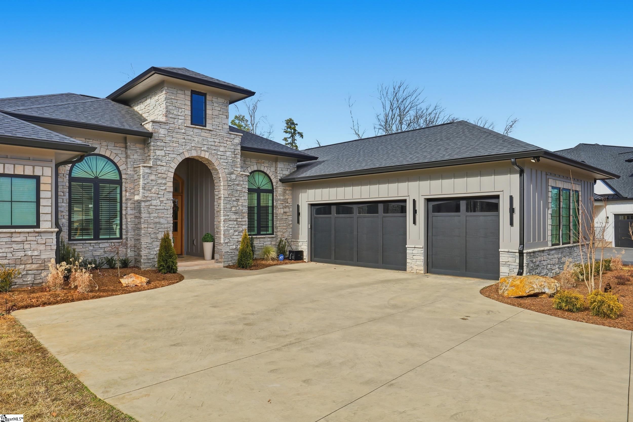 909 Pelham Road Greenville, SC 29615 - Photo 3 of 45