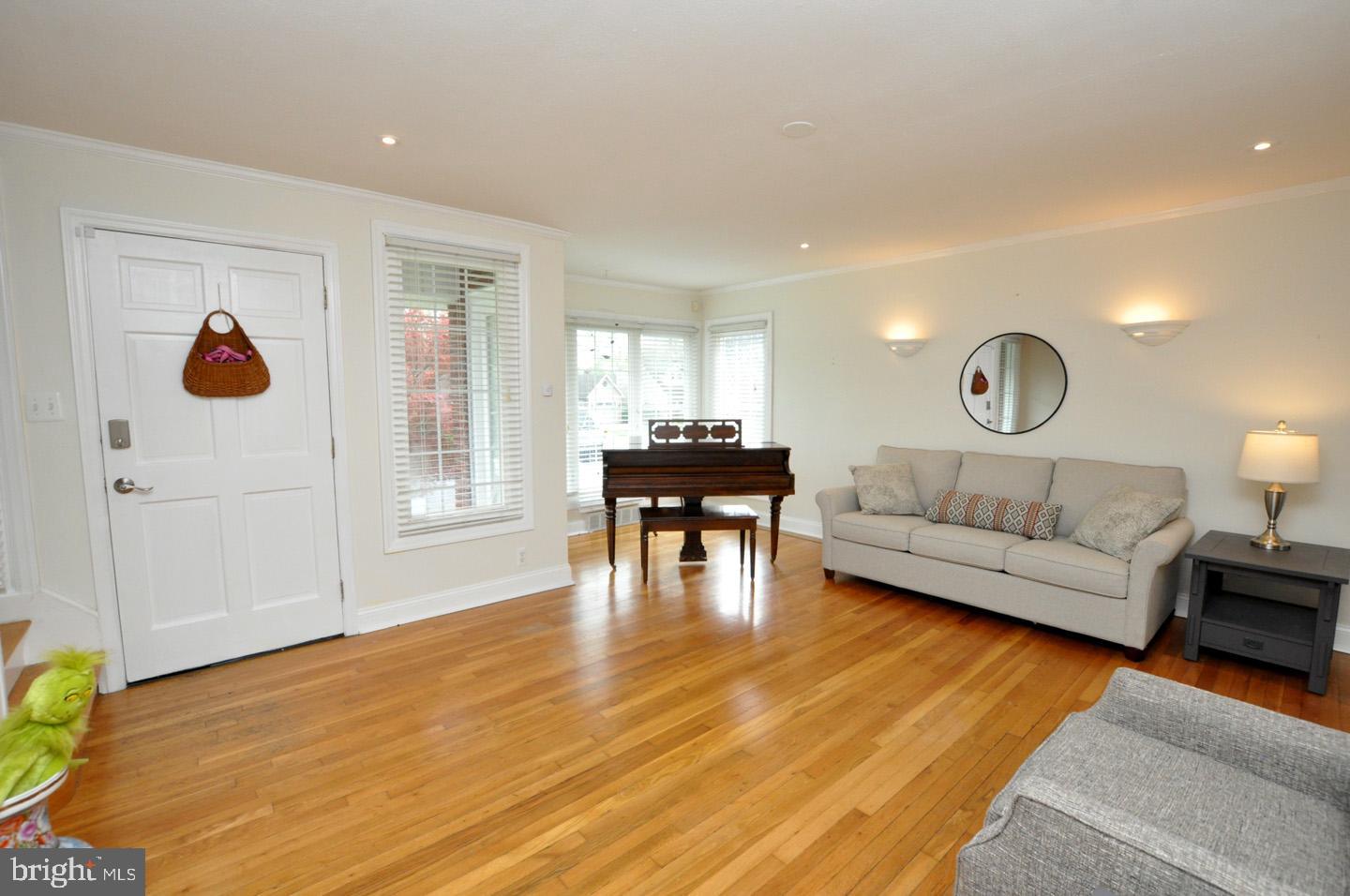 511 Devon Road Moorestown, NJ 08057 - Photo 4 of 19 Living room with 4ft Bump out