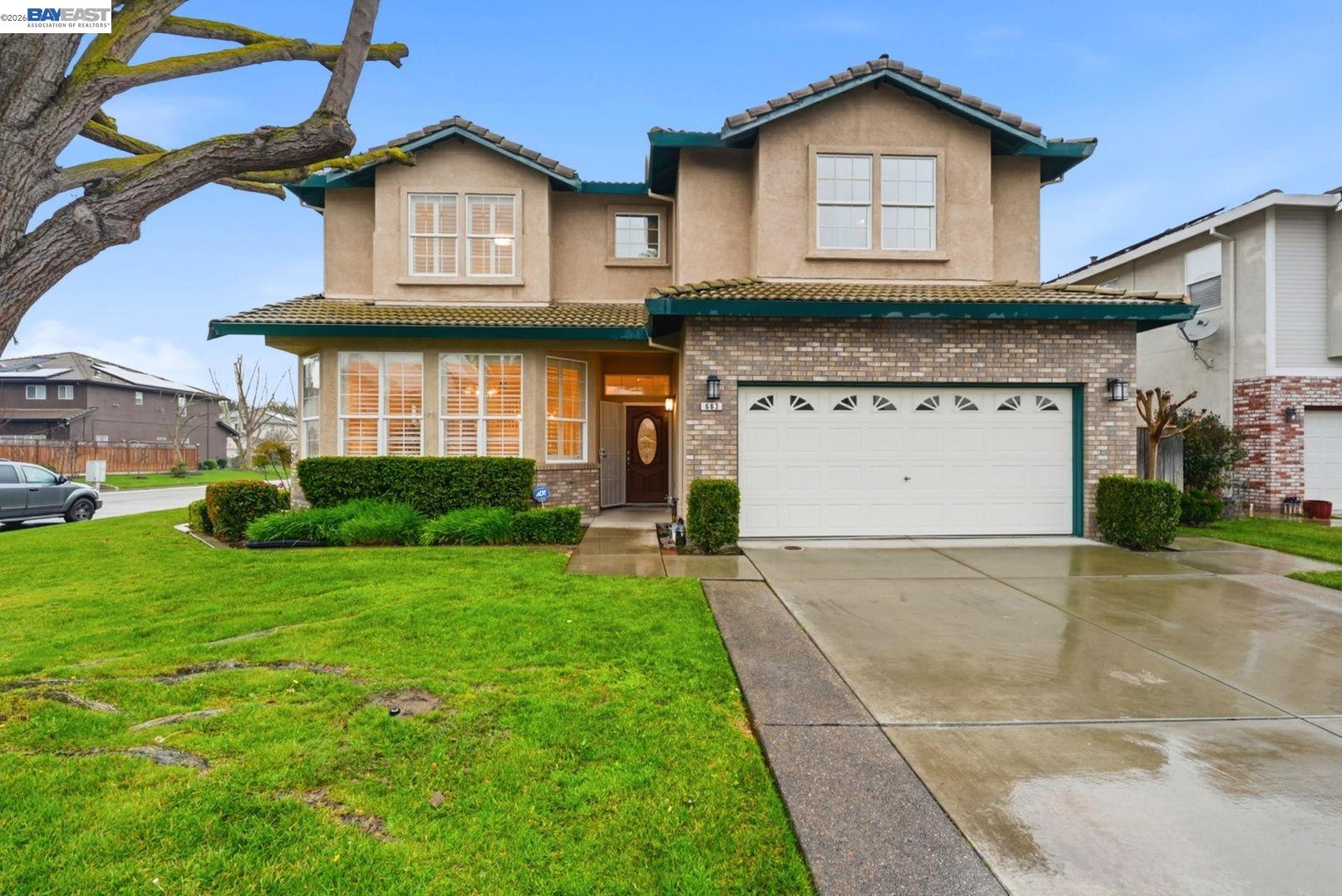a view of a house with a outdoor space