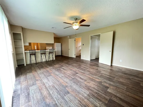$1,550 | 317 Evans Street, Angleton, TX 77515