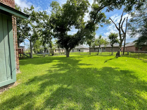 $1,550 | 317 Evans Street, Angleton, TX 77515