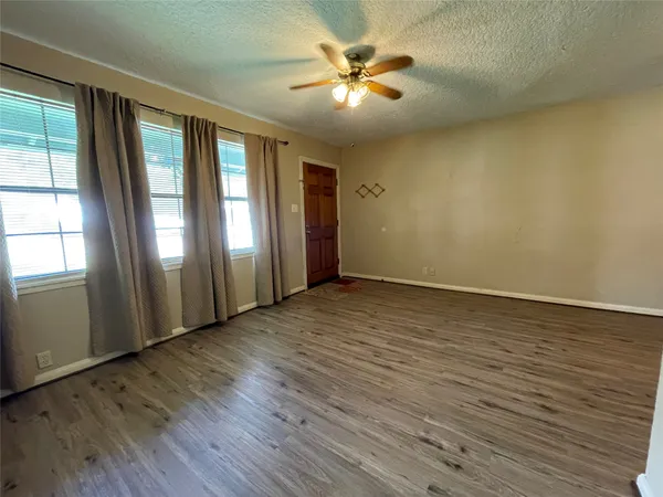 $1,550 | 317 Evans Street, Angleton, TX 77515