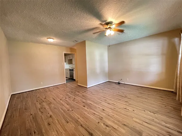 $1,550 | 317 Evans Street, Angleton, TX 77515