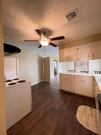 $1,550 | 317 Evans Street, Angleton, TX 77515