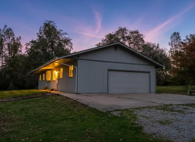 $395,000 | 11865 Comstock Lane, Redding, CA 96003