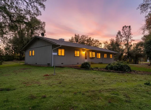 $395,000 | 11865 Comstock Lane, Redding, CA 96003