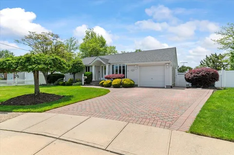 $699,999 | 24 South Windhorst Avenue, Bethpage, NY 11714