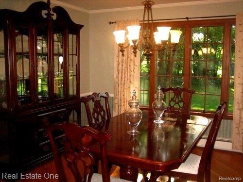 299 East Maryknoll Road Rochester, MI 48309 - Photo 6 of 10 din rm-crowns/hardwds