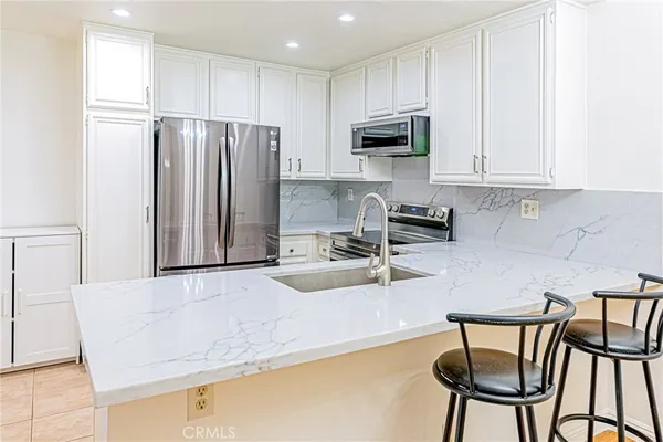 a kitchen that has a sink in it