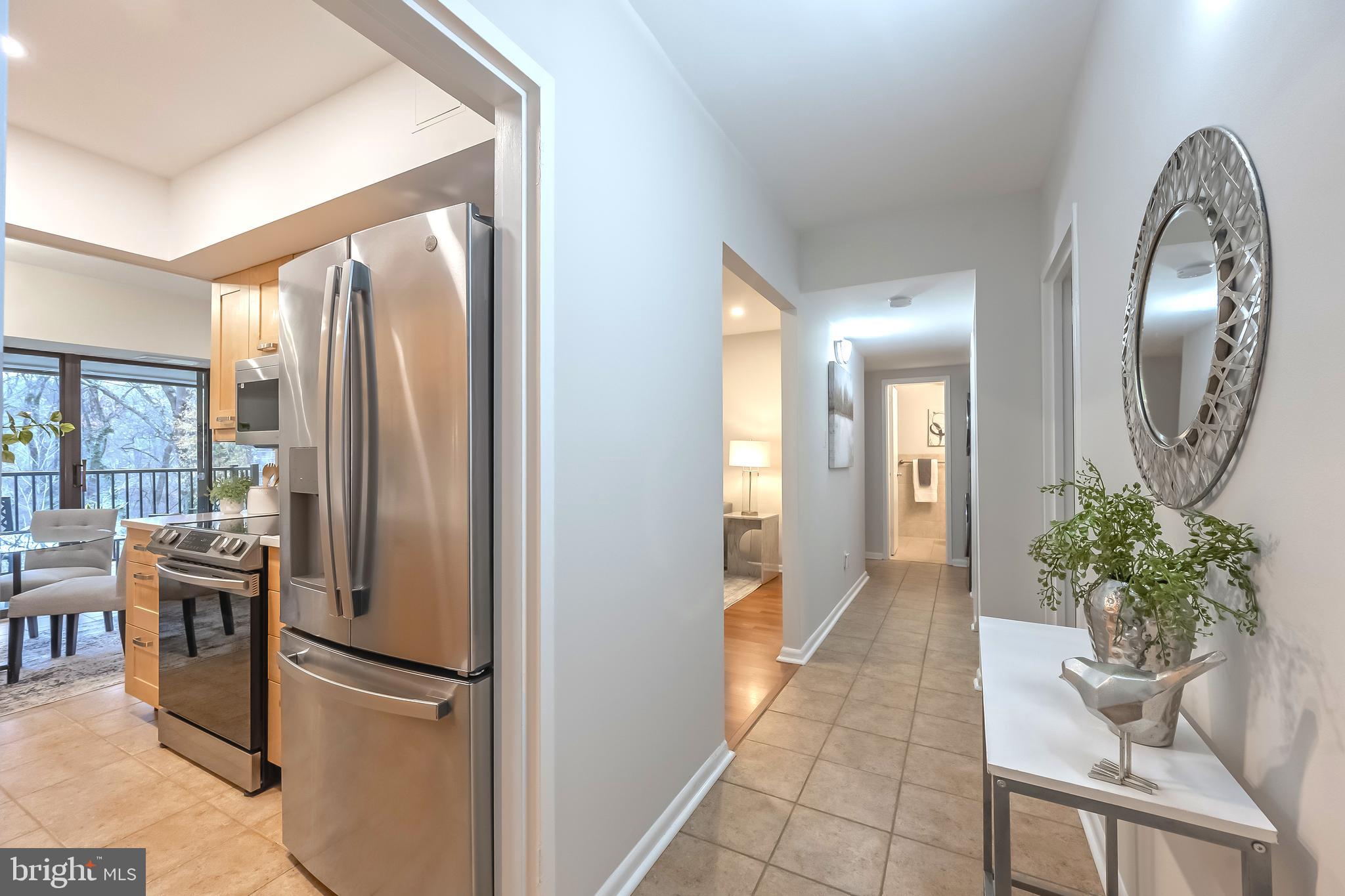 11657 Stoneview Square, Unit 97/22C Reston, VA 20191 - Photo 14 of 28 a view of a livingroom with furniture and front door