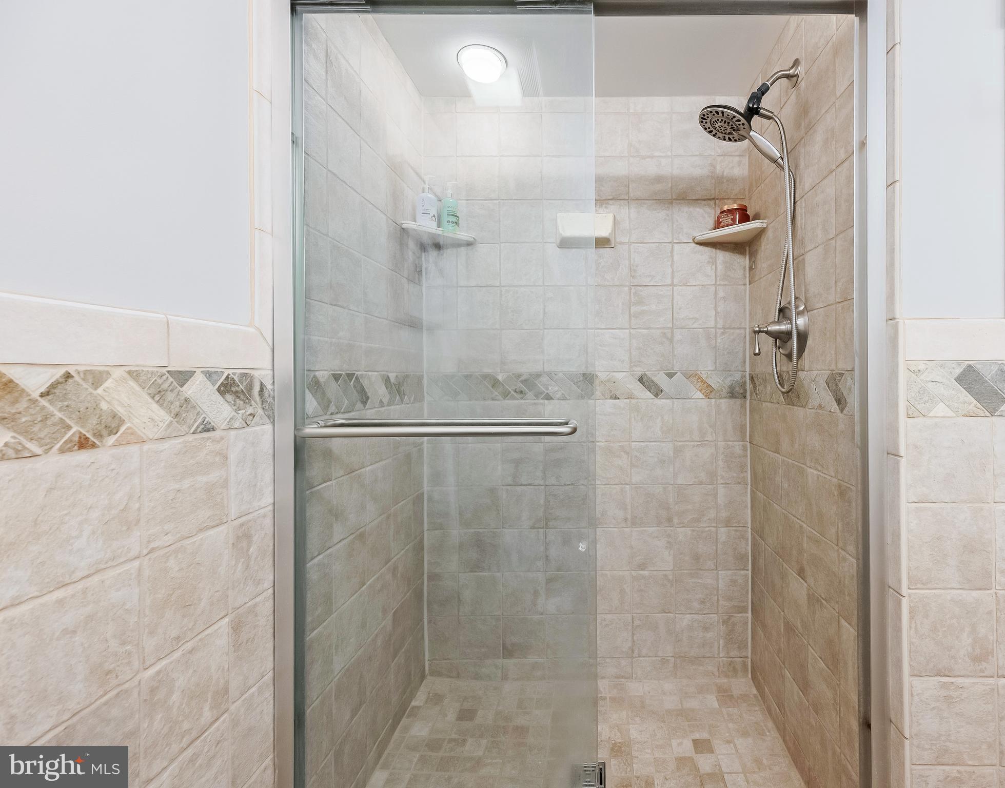 11657 Stoneview Square, Unit 97/22C Reston, VA 20191 - Photo 19 of 28 a bathroom with a shower