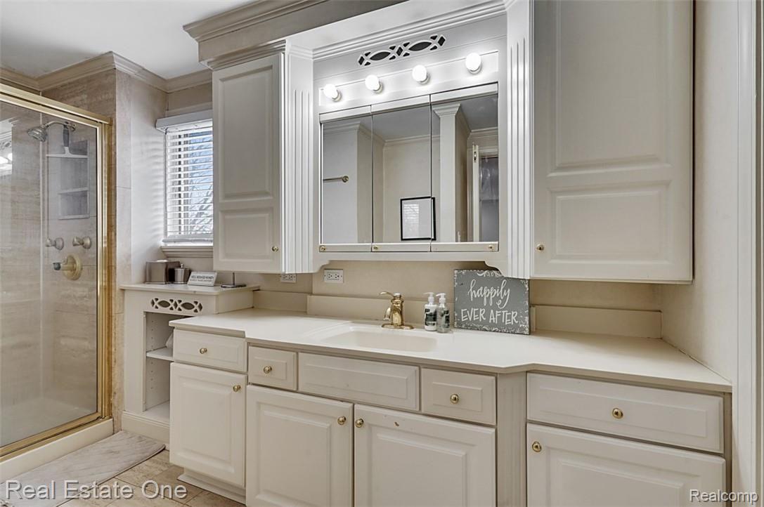 464 Rochdale Drive South Rochester, MI 48309 - Photo 23 of 34 dsc09401-dsc09403.jpg