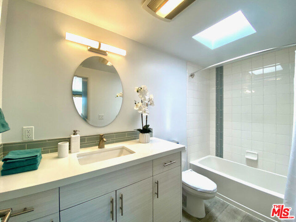 6824 Esplanade, Unit PH Playa del Rey, CA 90293 - Photo 12 of 20 a bathroom with a toilet a sink a tub and a mirror