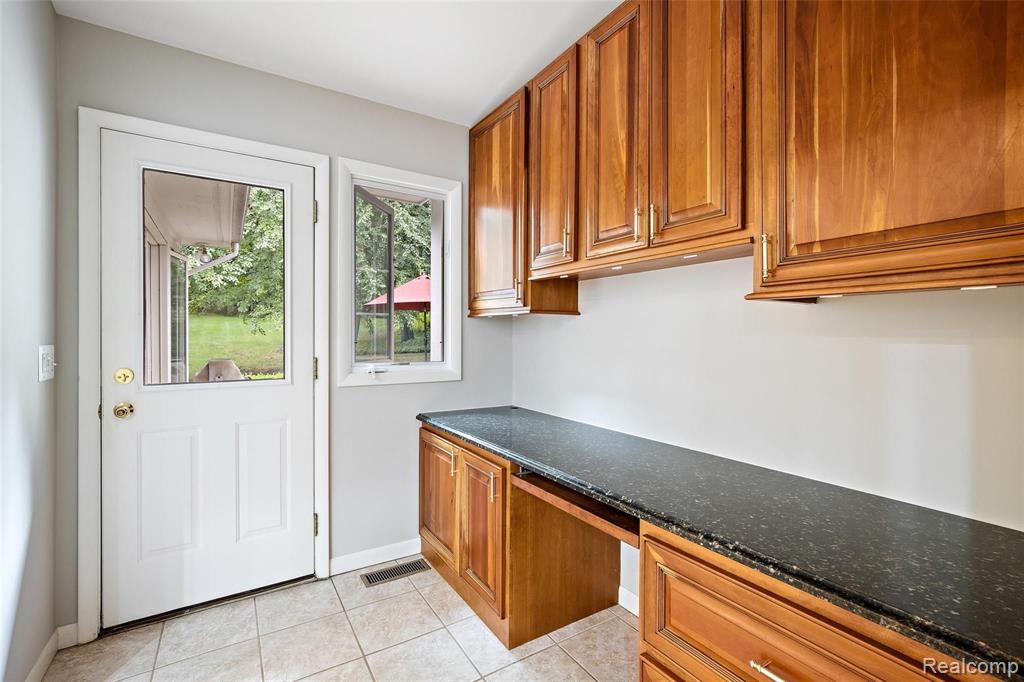 225 Orchardale Drive Rochester Hills, MI 48309 - Photo 21 of 34