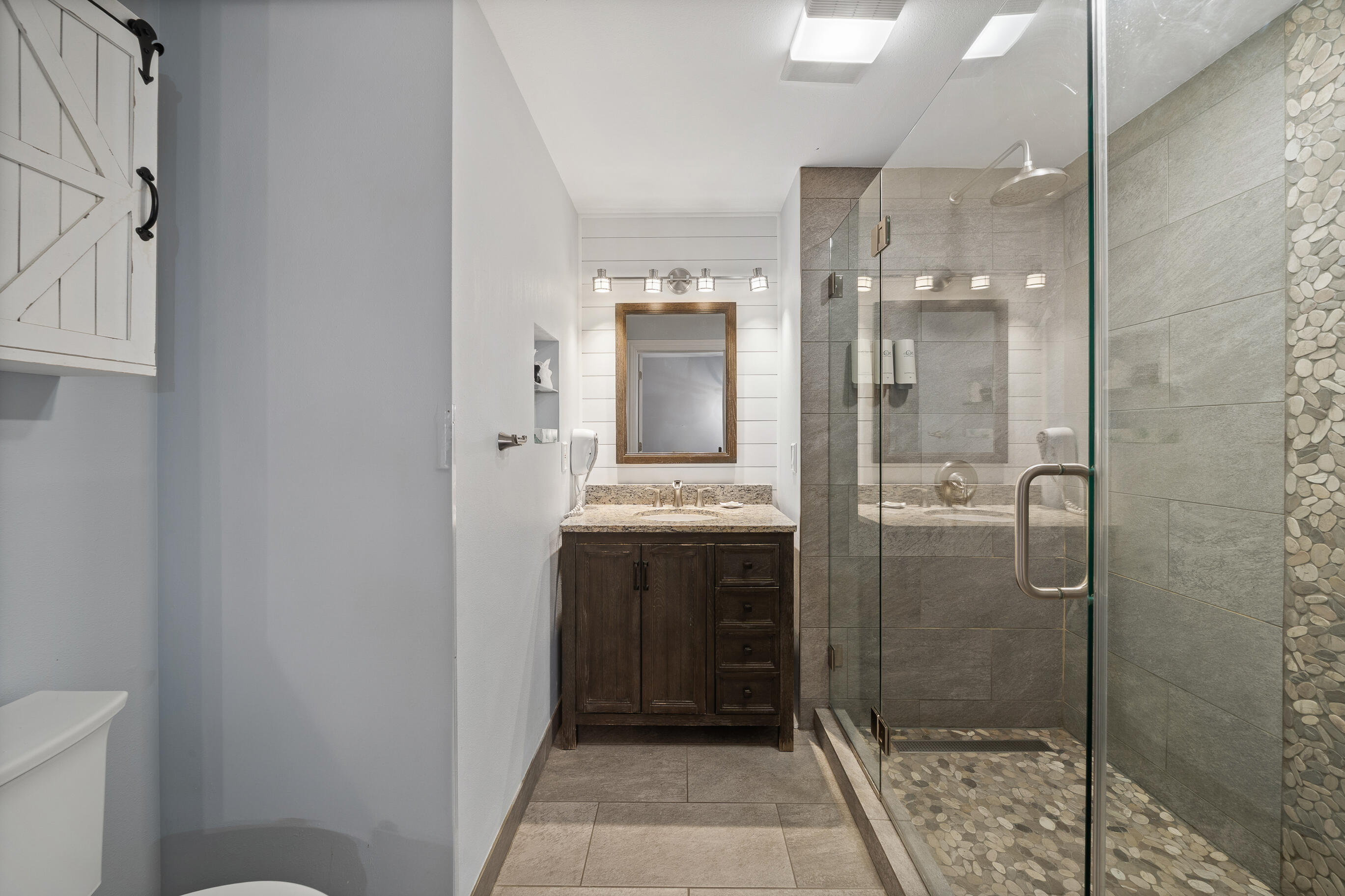 111 Center Street, Unit 302 Lake Geneva, WI 53147 - Photo 10 of 31 111 Center St, 302-70