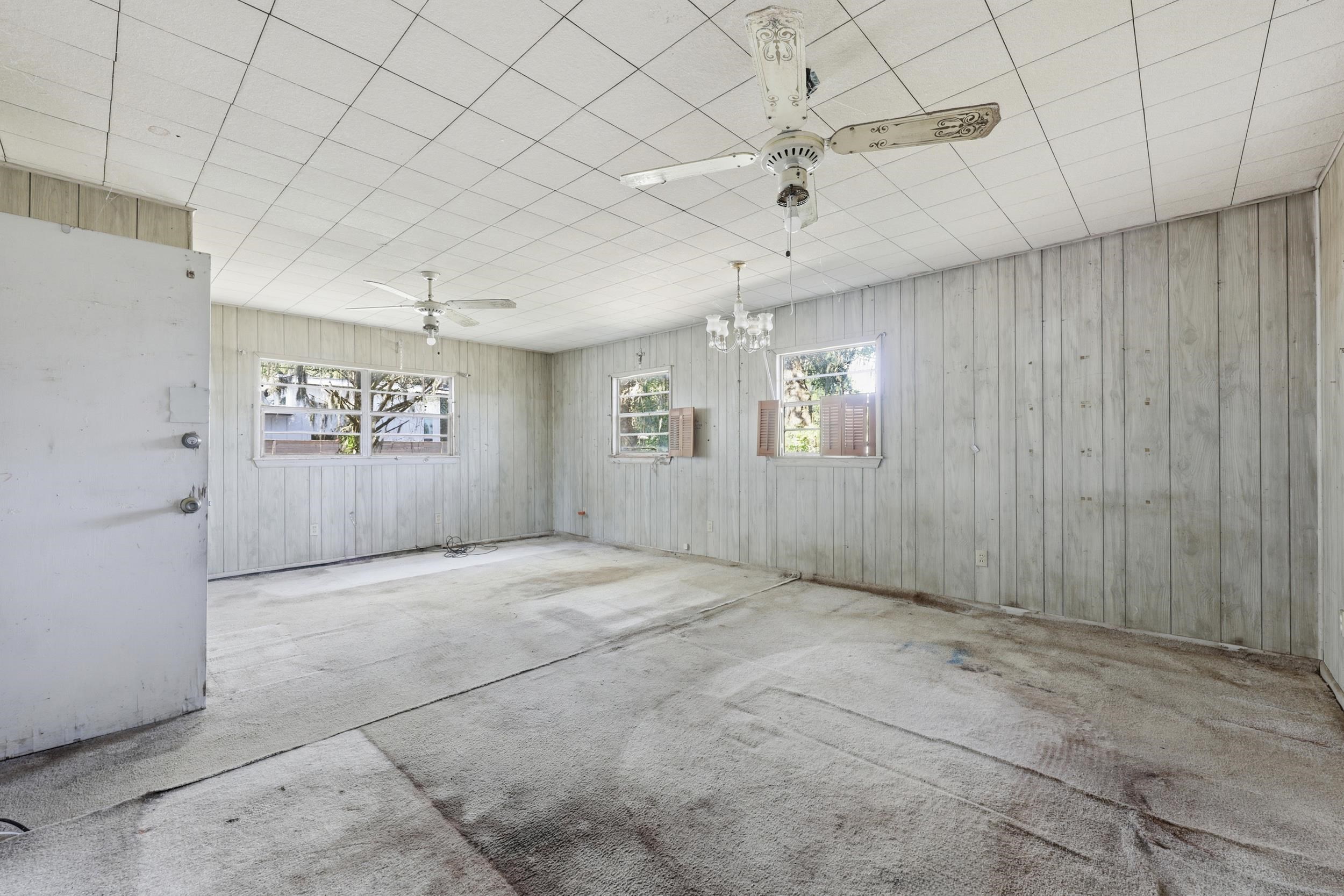 9 Masters Drive St. Augustine, FL 32084 - Photo 18 of 39 an empty room with windows and closet