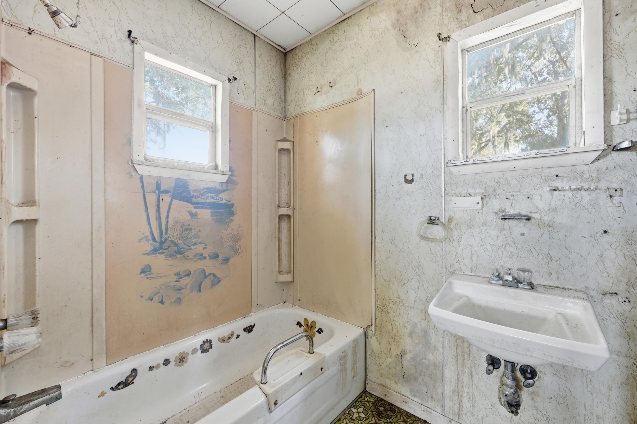 9 Masters Drive St. Augustine, FL 32084 - Photo 20 of 39 a bathroom with a tub sink and mirror