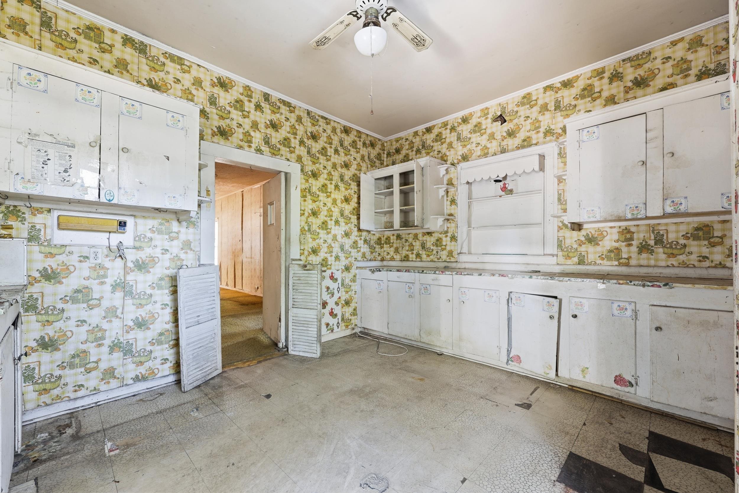 9 Masters Drive St. Augustine, FL 32084 - Photo 9 of 39 a kitchen with granite countertop cabinets and window