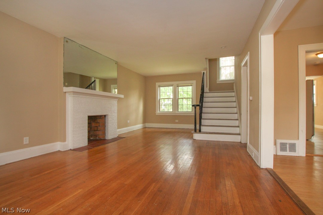 3579 Bainbridge Road Cleveland Heights, OH 44118 - Photo 6 of 35