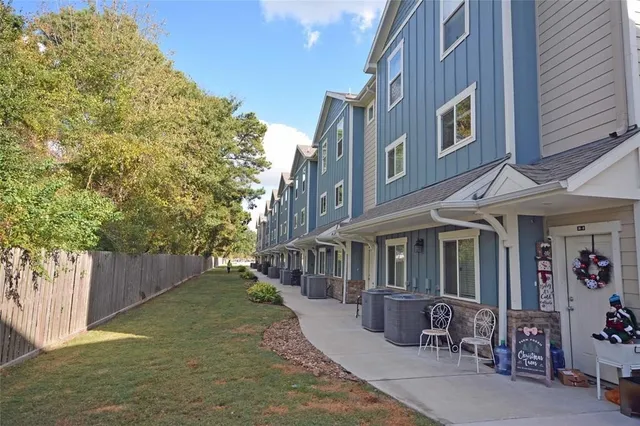 $1,950 | 21155 Gosling Road, Unit 43C, Spring, TX 77388