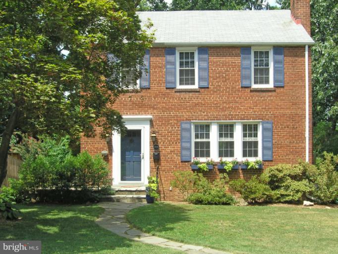 1705 Noyes Lane Silver Spring, MD 20910 - Photo 30 of 30 front view of a house and a yard