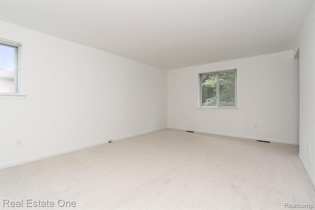 5245 Aintree Road Rochester, MI 48306 - Photo 25 of 42