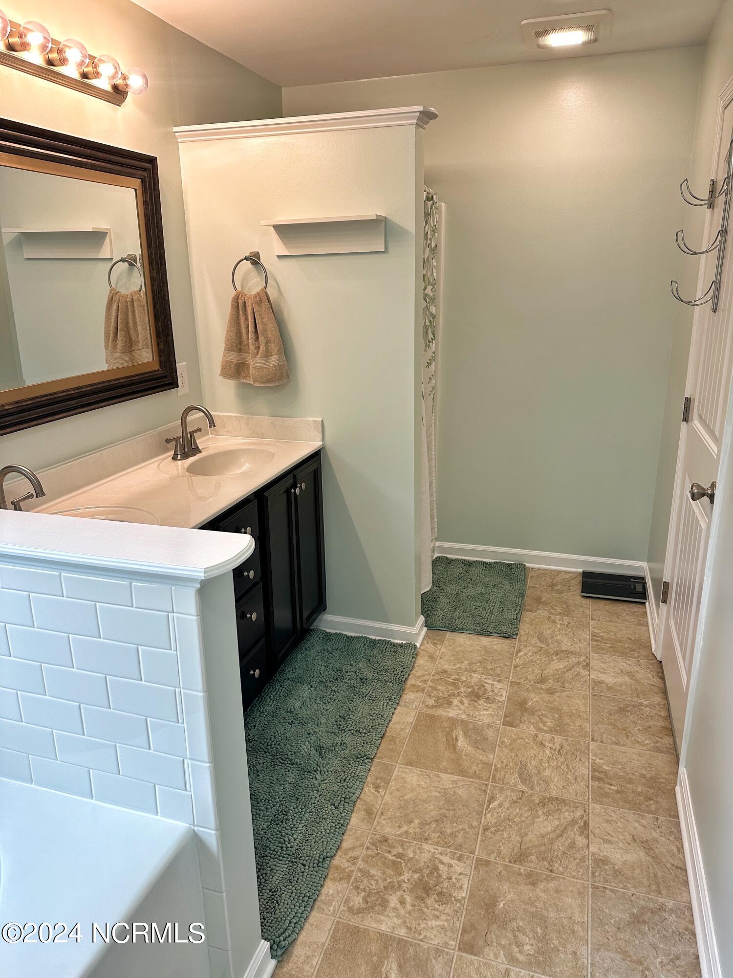 302 South Windy Ridge Road Hubert, NC 28539 - Photo 23 of 40 Mstrbath(1)