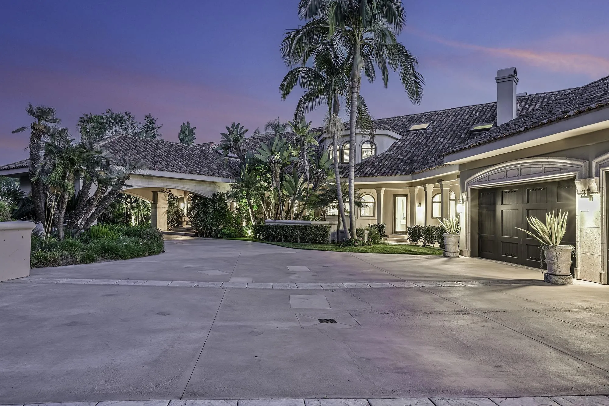 5305 La Crescenta Road Rancho Santa Fe, CA 92067 - Photo 4 of 64 Looking back from garage area to the Porte Cachere entry