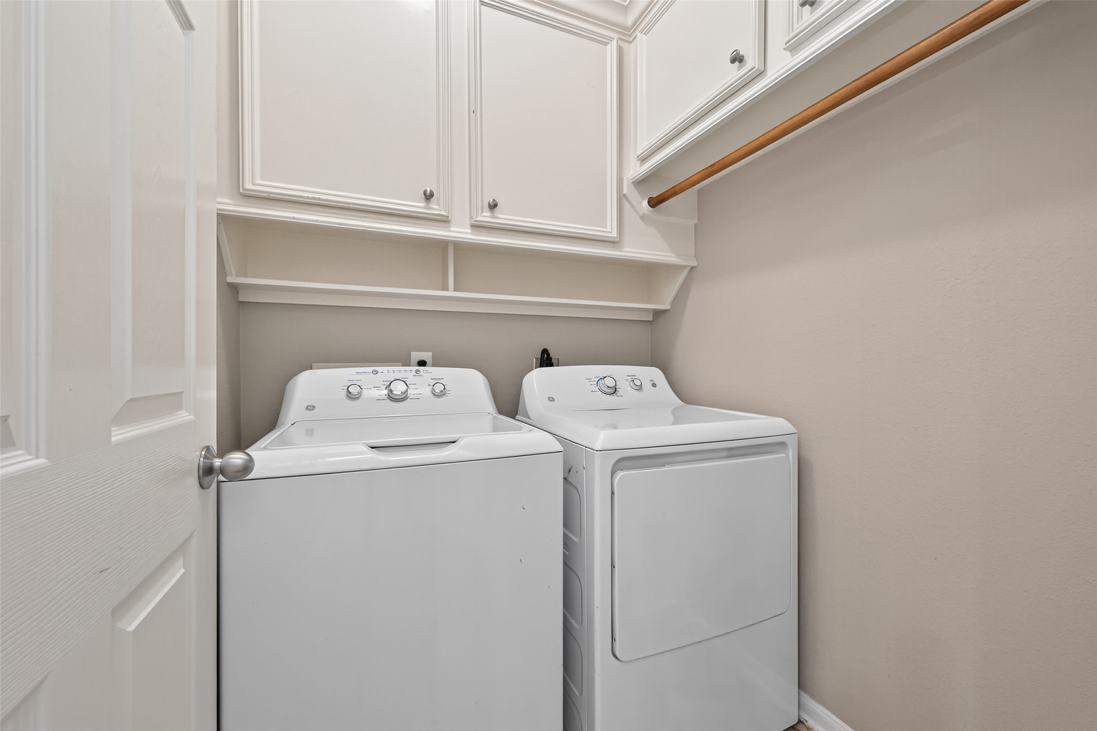 2910 Crescent Bend Road Spring, TX 77388 - Photo 26 of 35 a utility room with dryer and washer