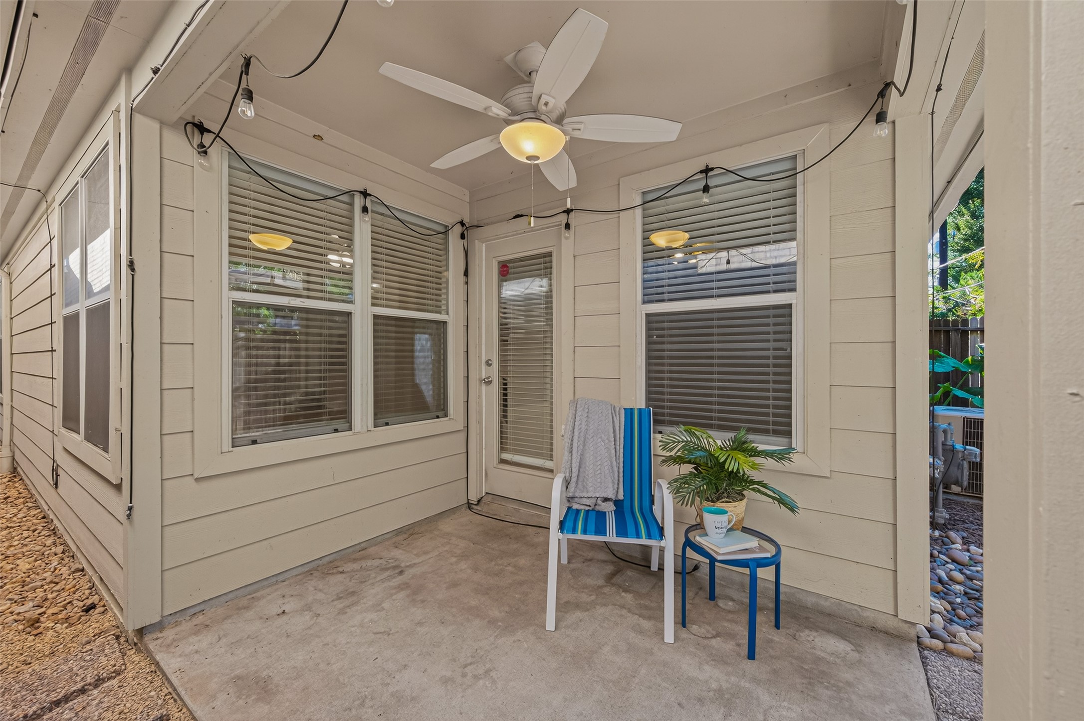 2910 Crescent Bend Road Spring, TX 77388 - Photo 28 of 35 a chair and a table in a patio