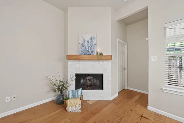 a view of a big room with closet and a ceiling fan