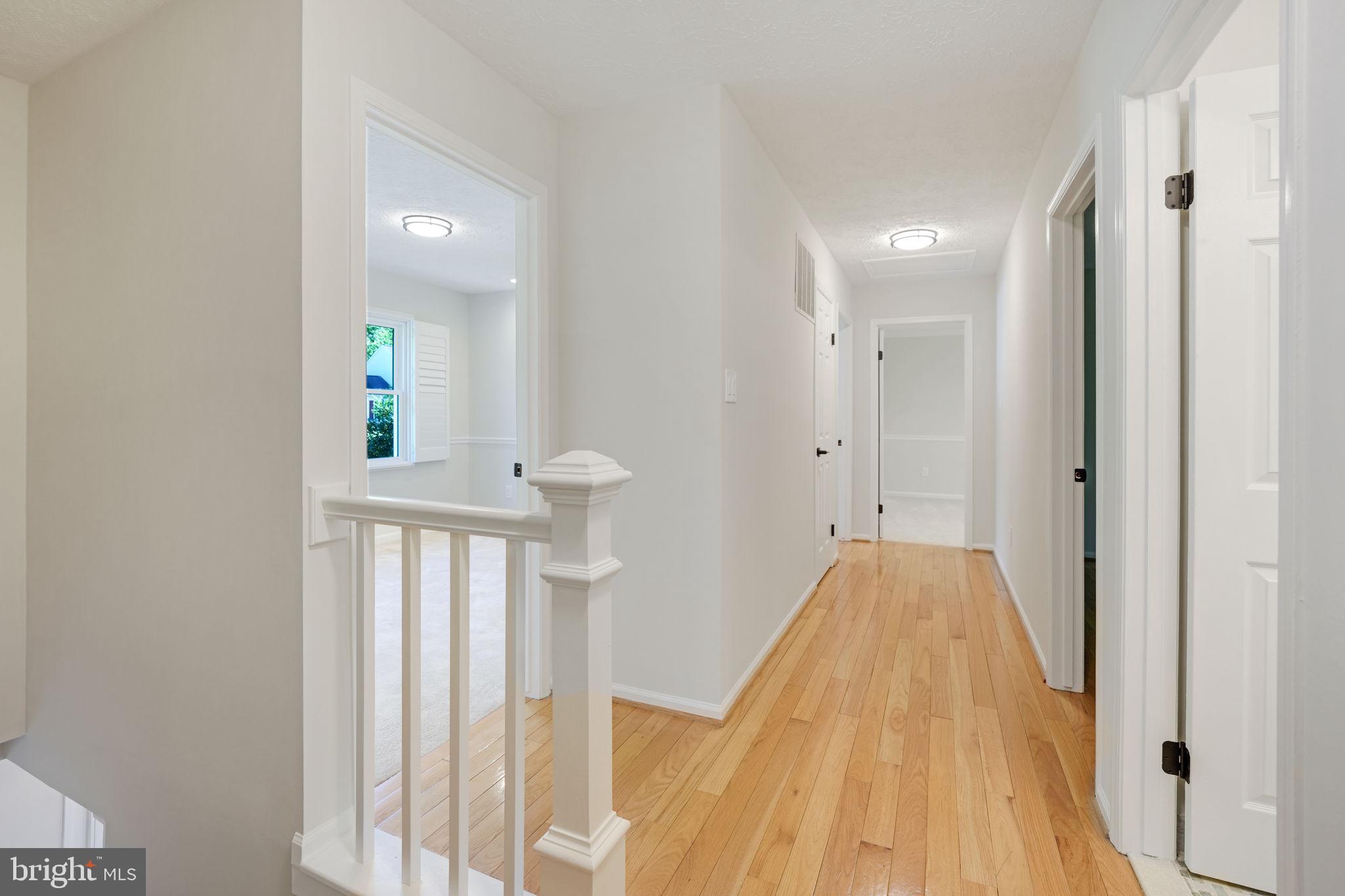 11615 Quail Ridge Court Reston, VA 20194 - Photo 39 of 64 Upper level hall way