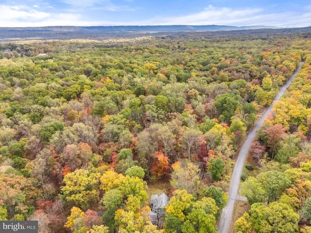 $345,000 | 278 Black Hawk Lane, Hedgesville, WV 25427