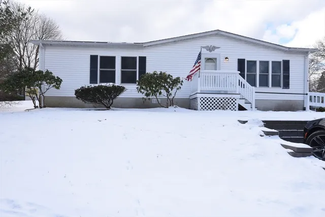 $3,500 | 6 Canterbury Lane, Unit 6, Rockland, MA 02370