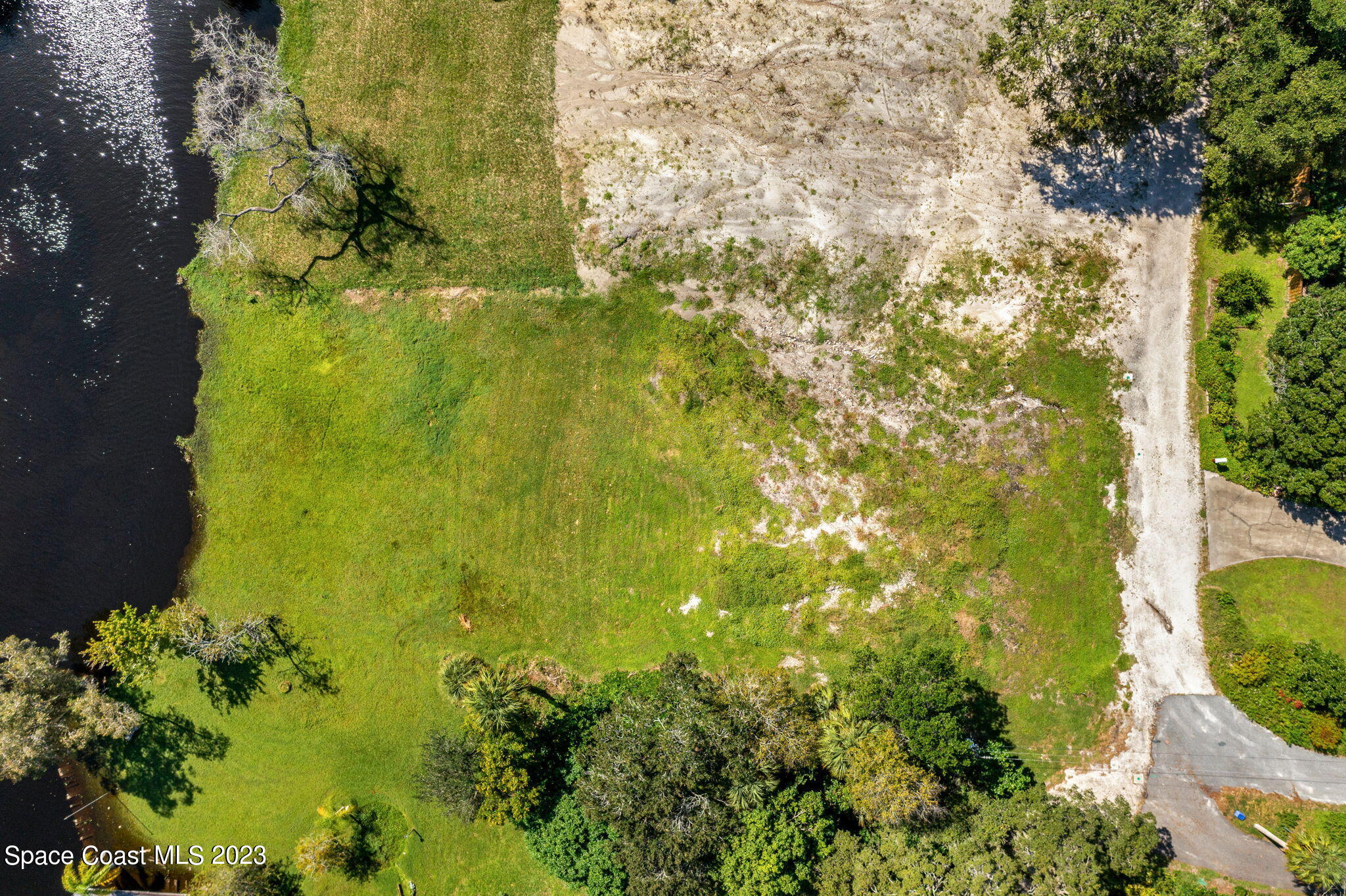 409 Roxy Avenue Melbourne, FL 32901 - Photo 17 of 31 a view of a garden