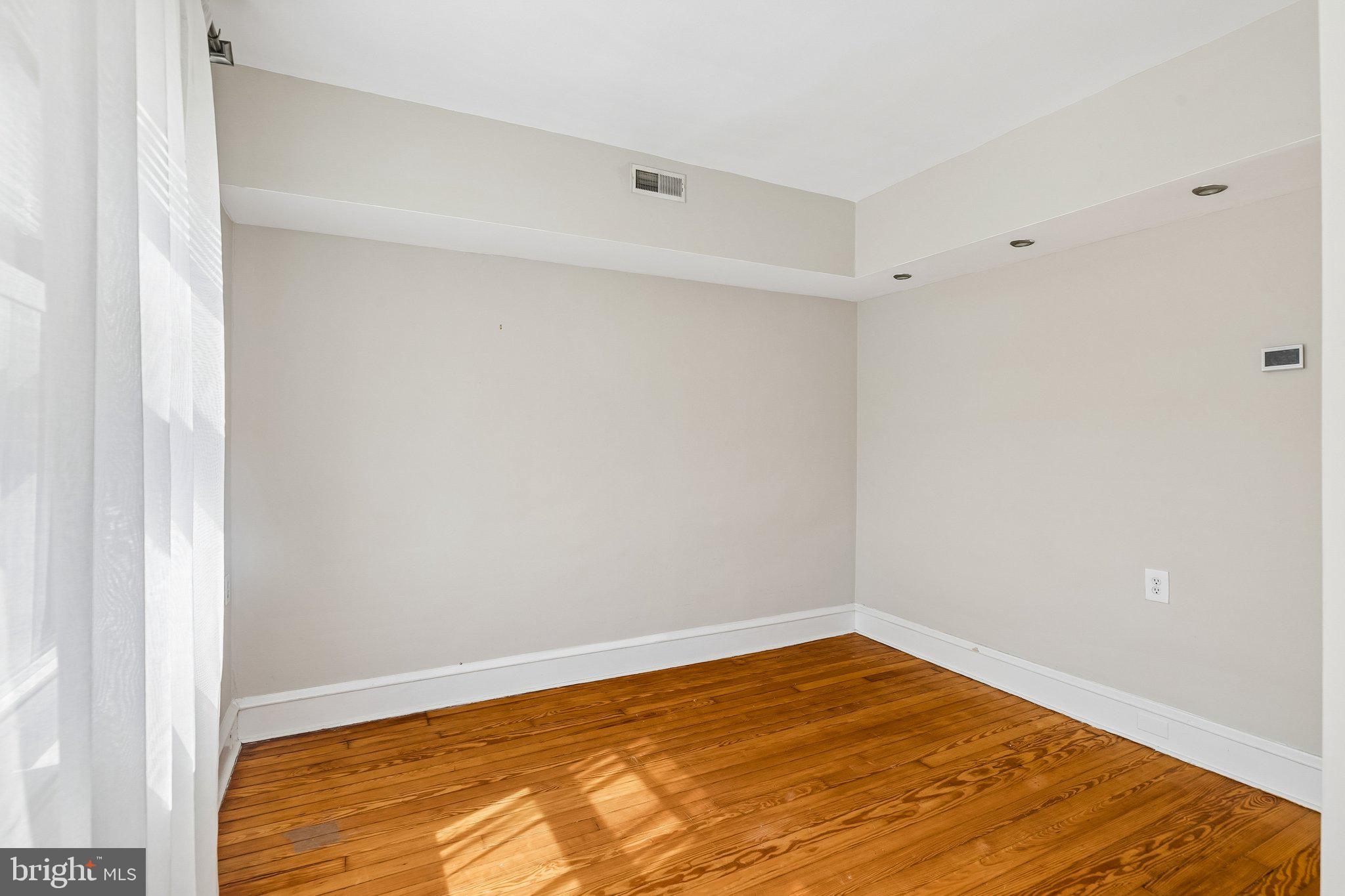 527 South 7th Street, Unit 1 Philadelphia, PA 19147 - Photo 23 of 33 Bright and airy blank canvas space.