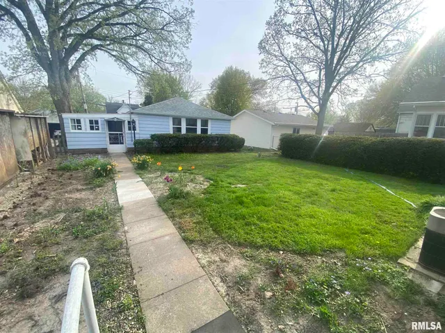 $1,700 | 2733 East 18th Street, Davenport, IA 52803