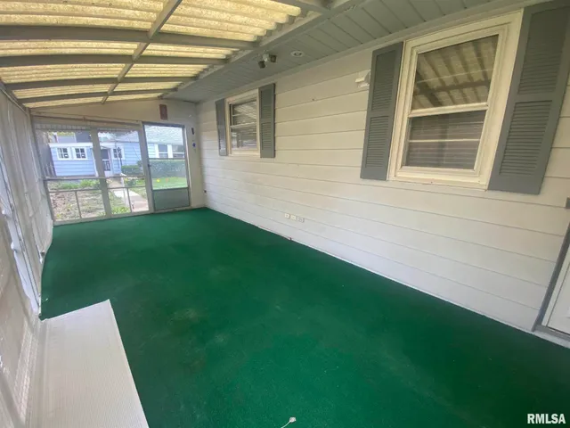 $1,700 | 2733 East 18th Street, Davenport, IA 52803