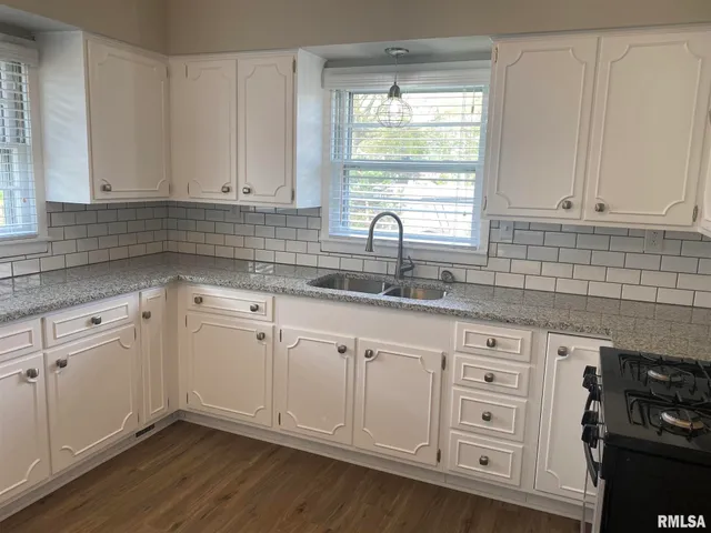 $1,700 | 2733 East 18th Street, Davenport, IA 52803