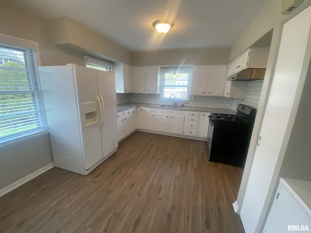 $1,700 | 2733 East 18th Street, Davenport, IA 52803