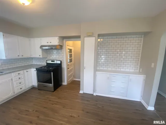 $1,700 | 2733 East 18th Street, Davenport, IA 52803