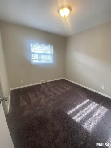 $1,700 | 2733 East 18th Street, Davenport, IA 52803