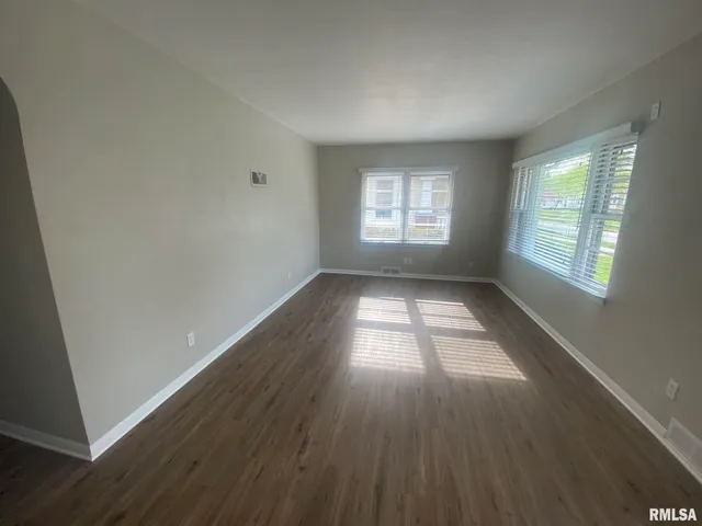 $1,700 | 2733 East 18th Street, Davenport, IA 52803