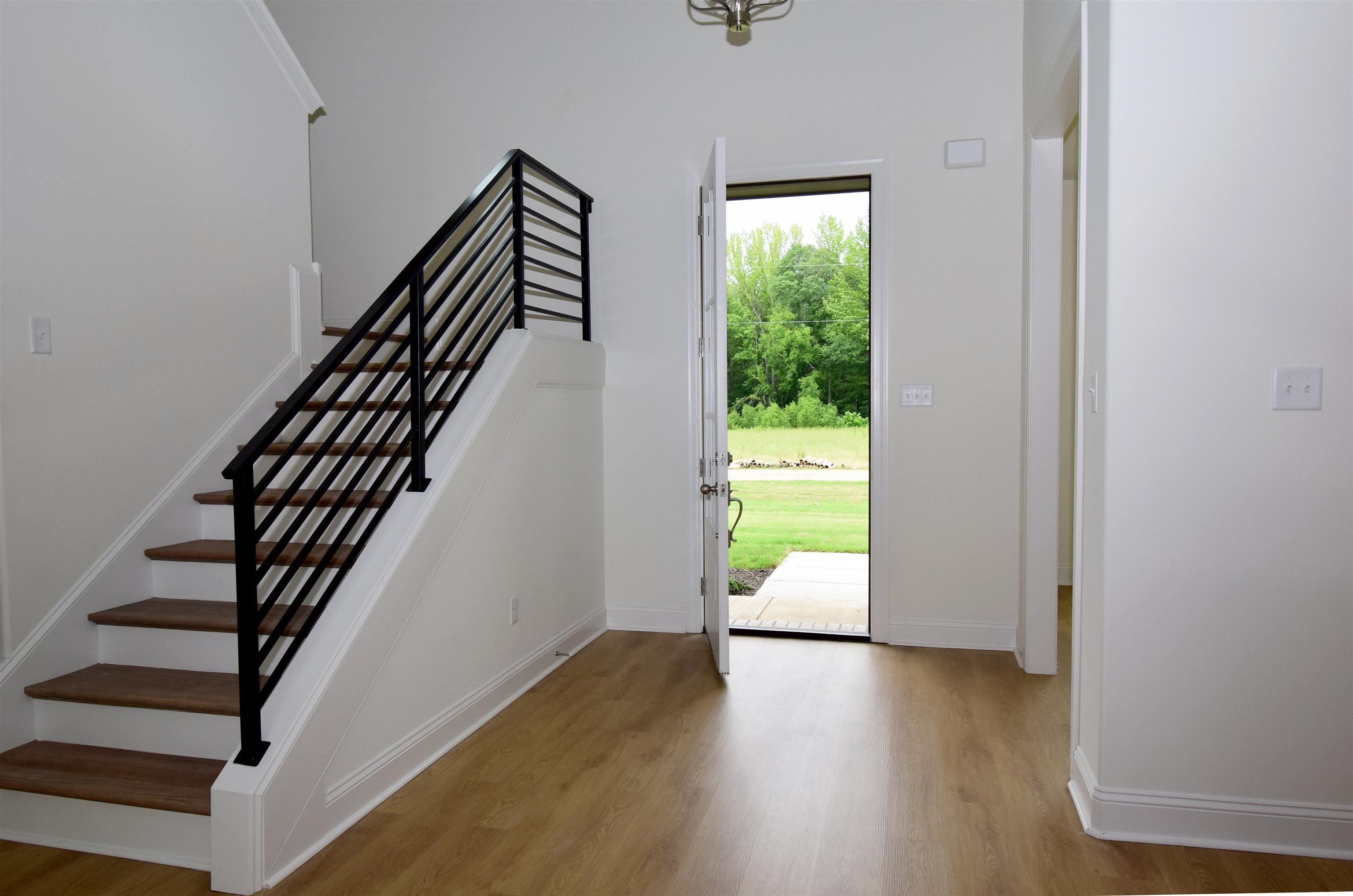 390 Centerline Roper Loop Byhalia, MS 38611 - Photo 2 of 25