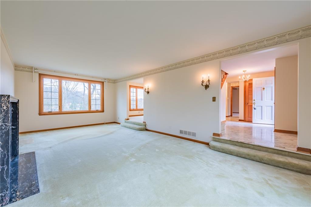 530 Miranda Road Pittsburgh, PA 15241 - Photo 3 of 23 Gallery Image 3