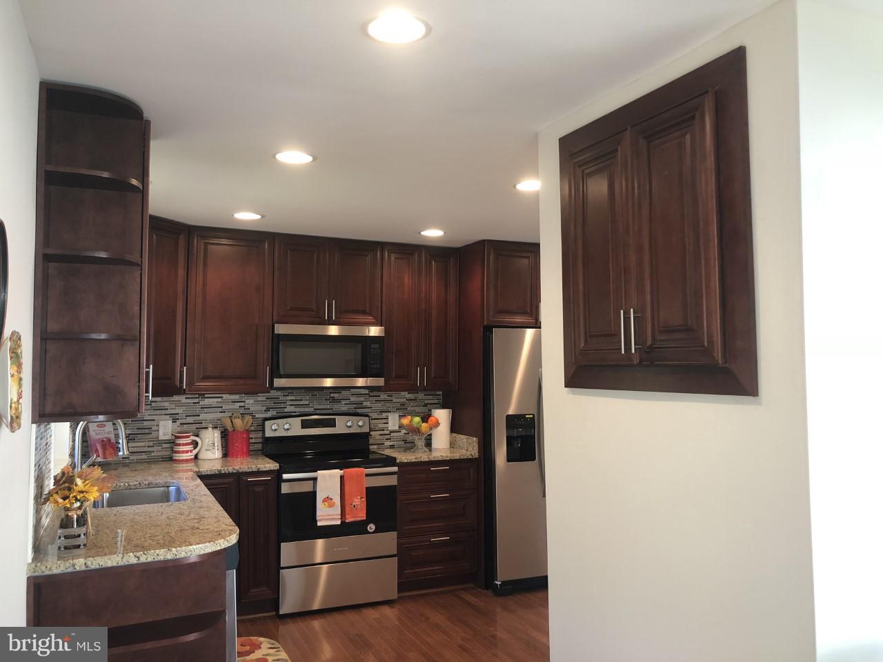 9118 Wallace Road Lanham, MD 20706 - Photo 3 of 30 Kitchen