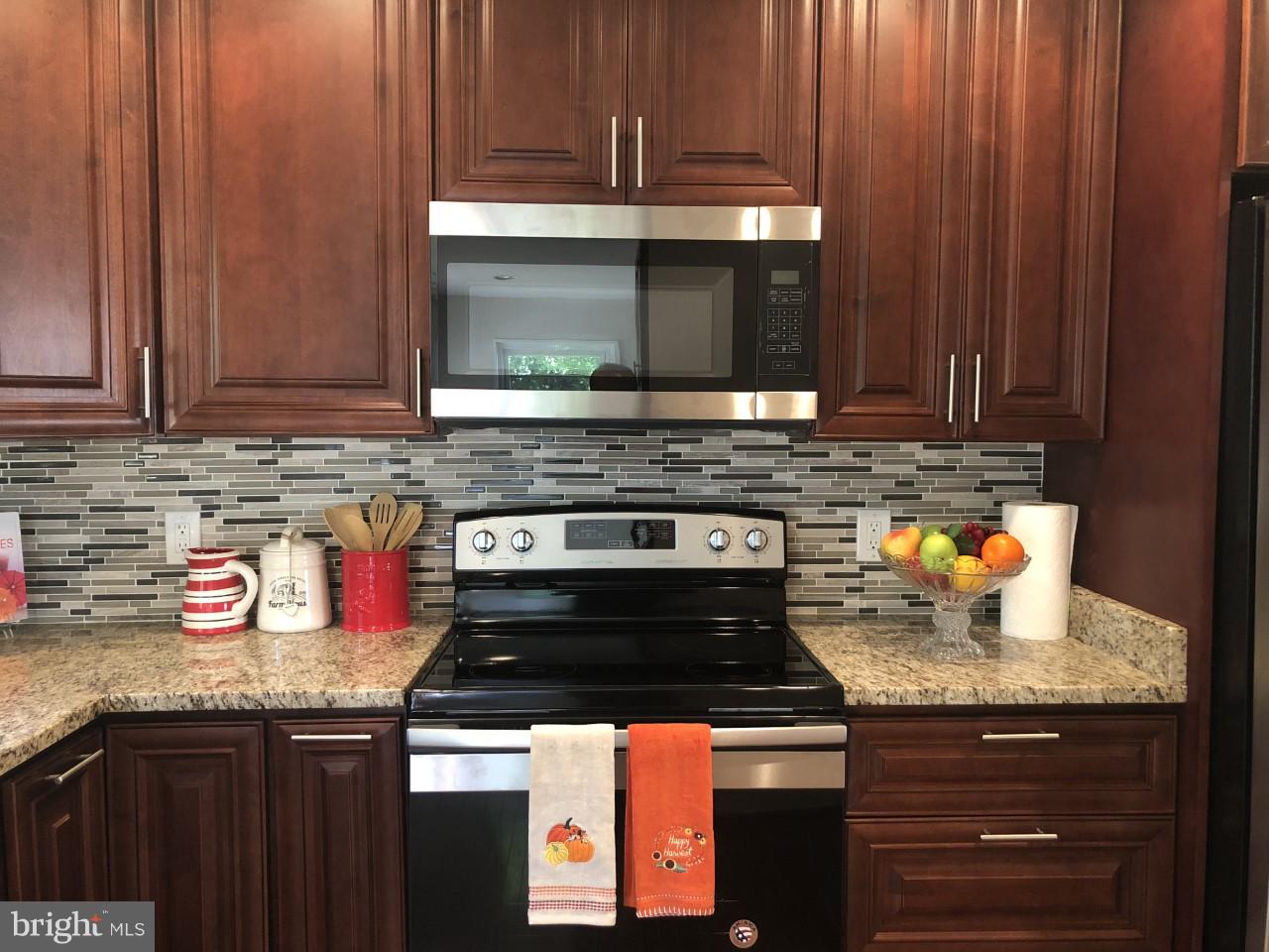 9118 Wallace Road Lanham, MD 20706 - Photo 5 of 30 Kitchen