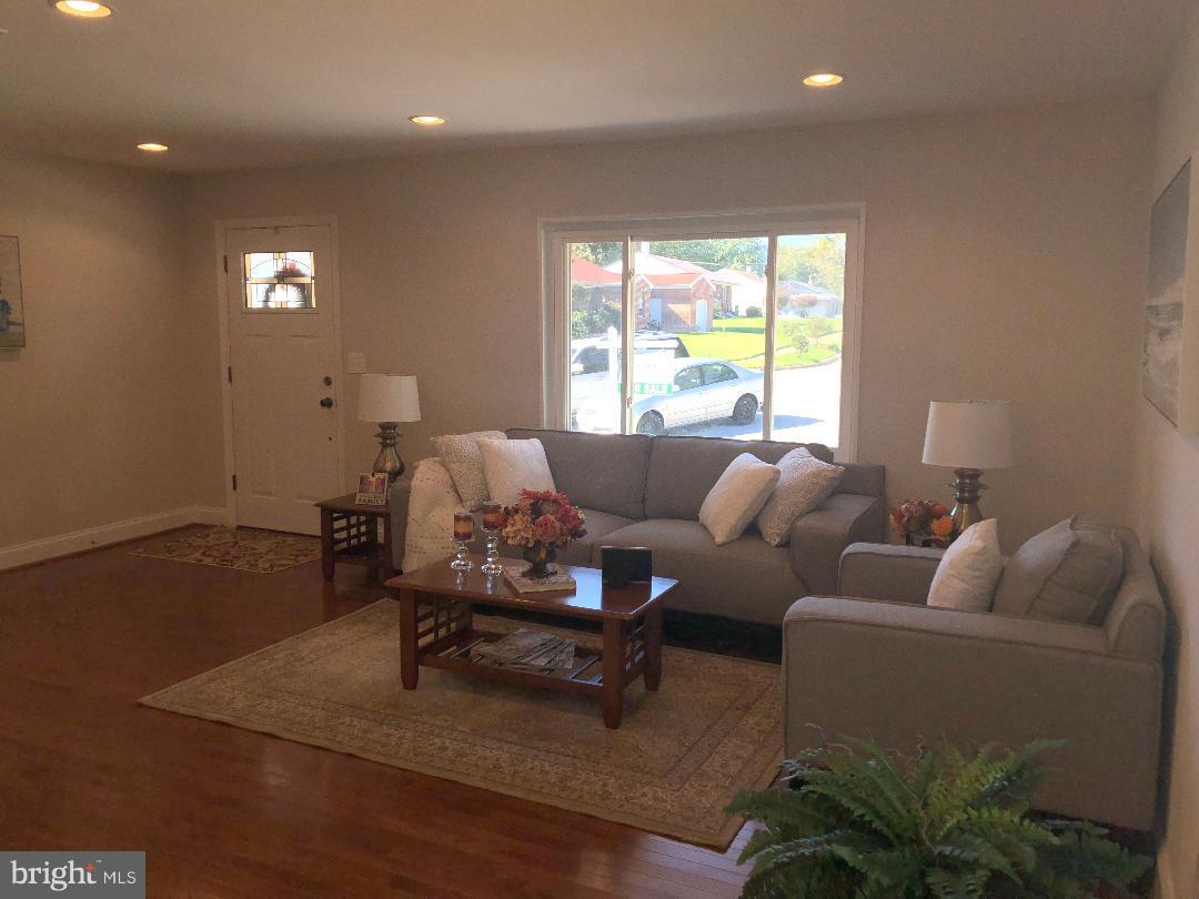 9118 Wallace Road Lanham, MD 20706 - Photo 8 of 30 Living Room