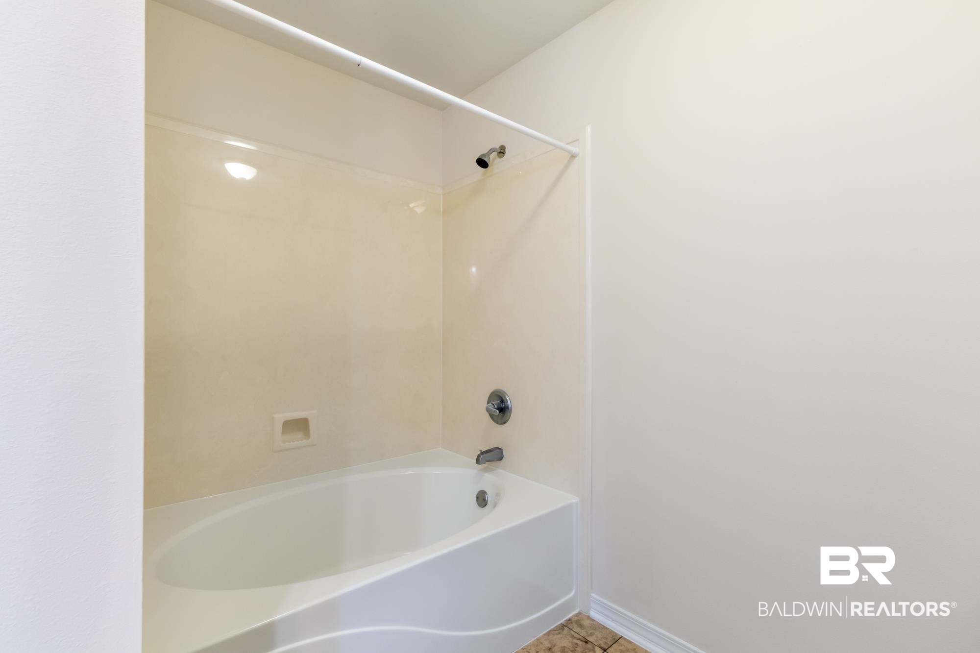 7363 Franklin Square Court Daphne, AL 36526 - Photo 23 of 31 Master Bathroom